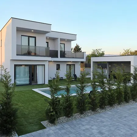 Cvit Mediterana With Heated Pool Вилла Knezevic