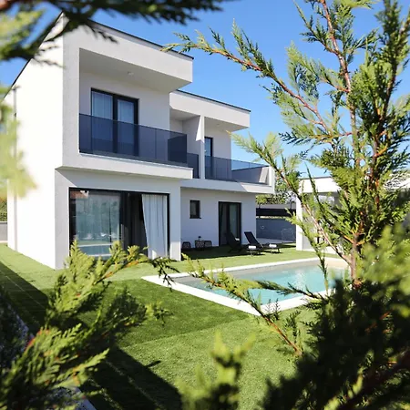 Cvit Mediterana With Heated Pool *