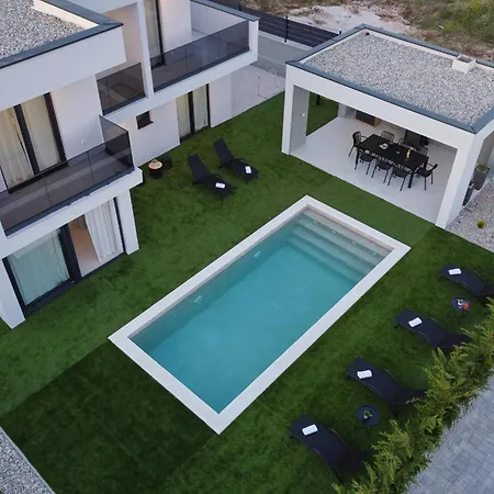 Cvit Mediterana With Heated Pool * Knezevic