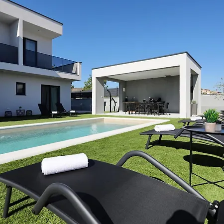 Cvit Mediterana With Heated Pool Villa
