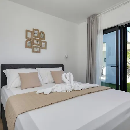 Cvit Mediterana With Heated Pool
