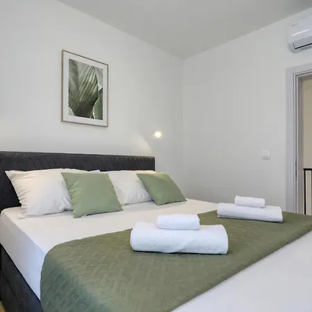 Cvit Mediterana With Heated Pool * Knezevic