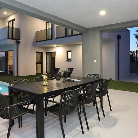 Cvit Mediterana With Heated Pool