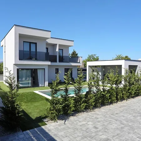 Cvit Mediterana With Heated Pool