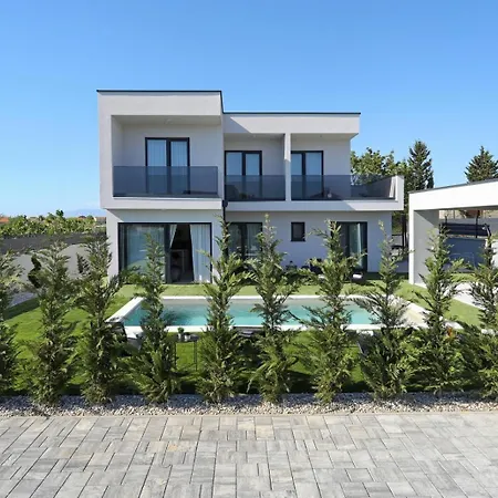 Cvit Mediterana With Heated Pool