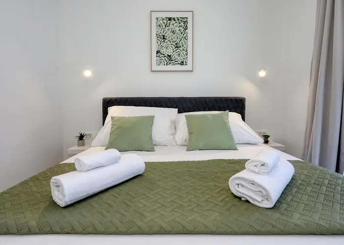 Cvit Mediterana With Heated Pool Villa *