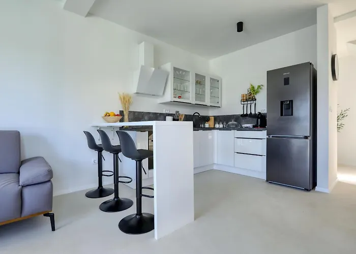 Cvit Mediterana With Heated Pool Villa Knezevic