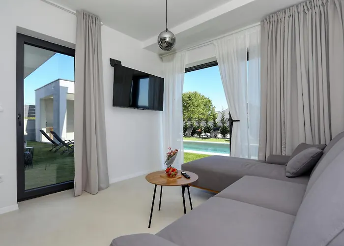 Cvit Mediterana With Heated Pool Villa