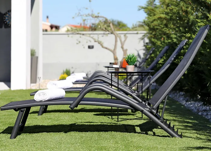 Cvit Mediterana With Heated Pool Knezevic