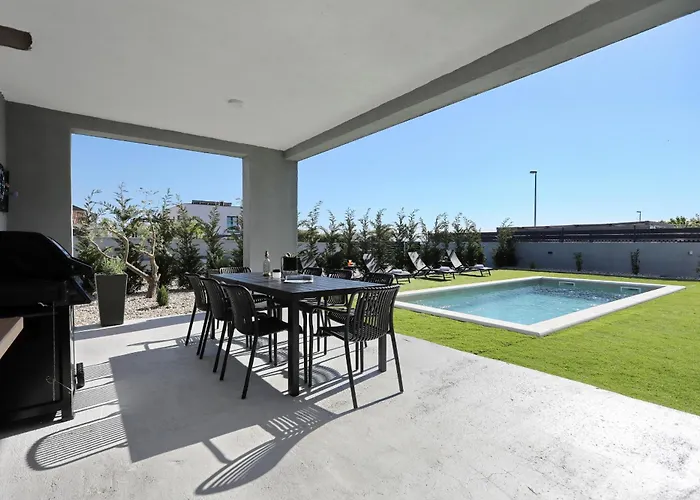 Cvit Mediterana With Heated Pool *