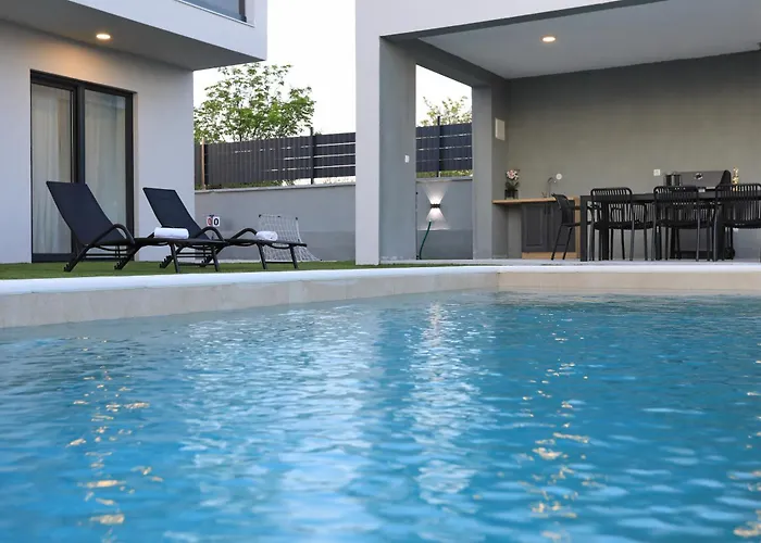 Villa Cvit Mediterana With Heated Pool