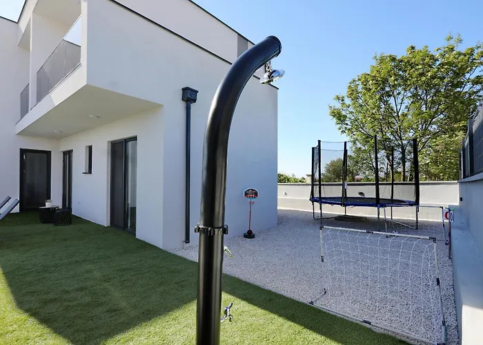 Cvit Mediterana With Heated Pool Вилла *