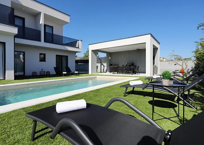 Cvit Mediterana With Heated Pool Villa