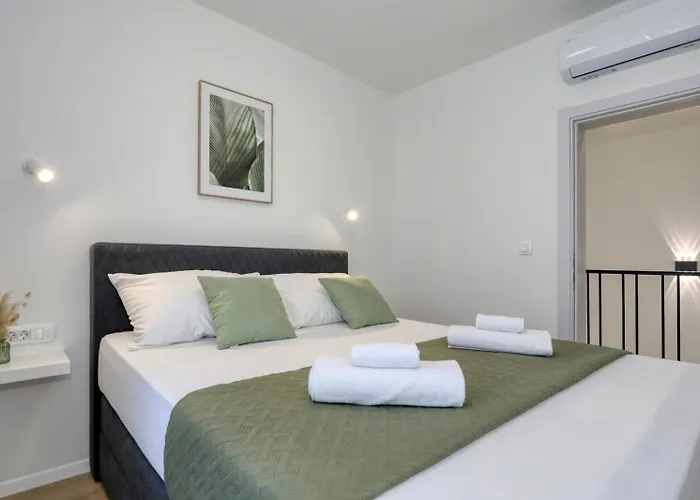 Cvit Mediterana With Heated Pool * Knezevic