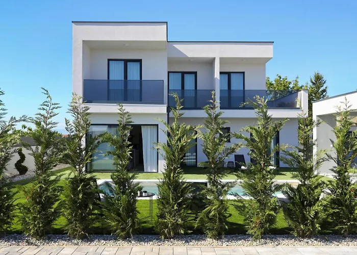 Cvit Mediterana With Heated Pool * Knezevic