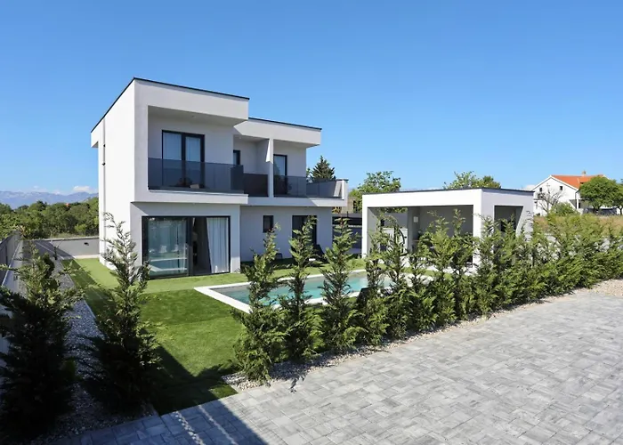 Cvit Mediterana With Heated Pool