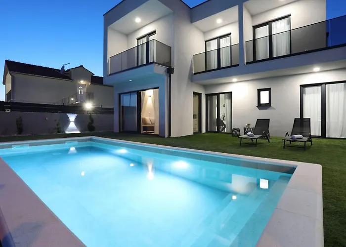 Cvit Mediterana With Heated Pool