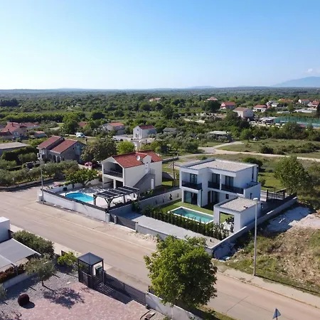 Cvit Mediterana With Heated Pool * Knezevic