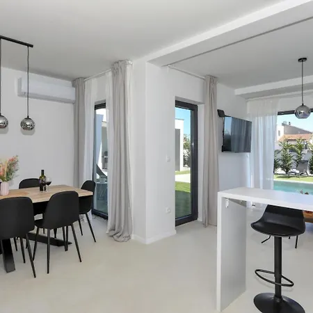 Cvit Mediterana With Heated Pool Vila