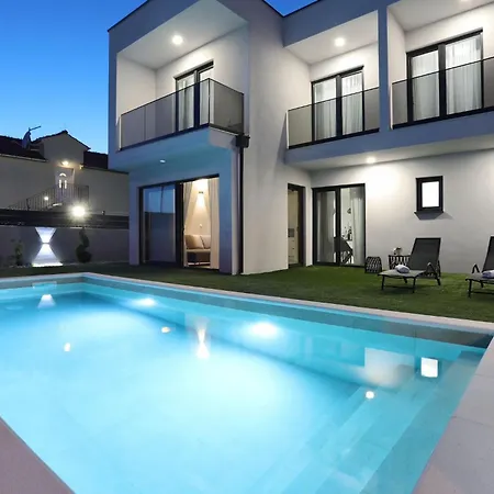 Cvit Mediterana With Heated Pool