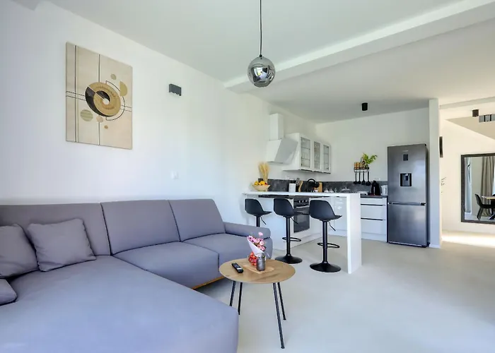 Βίλα Cvit Mediterana With Heated Pool