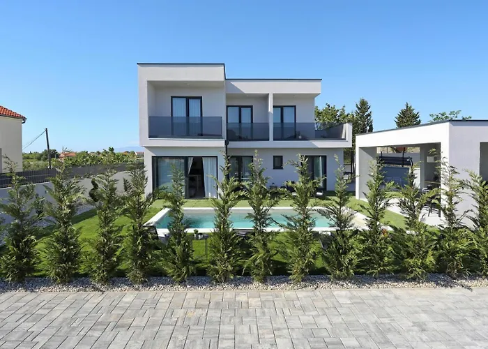 Cvit Mediterana With Heated Pool